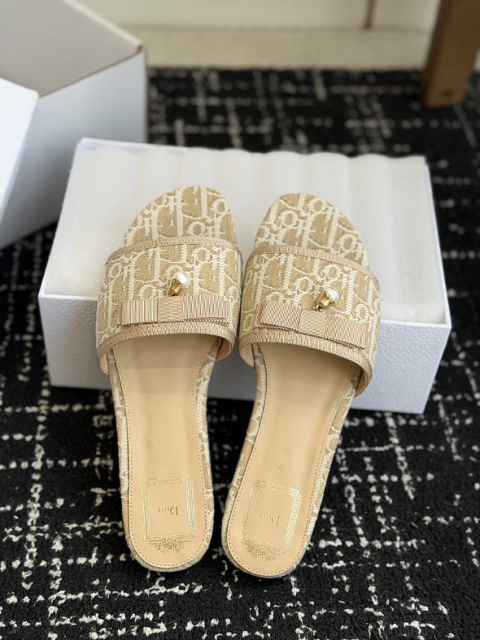 d10r sandal