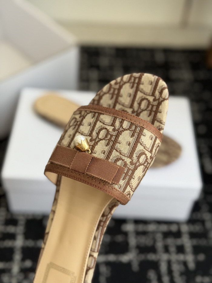 d10r sandal