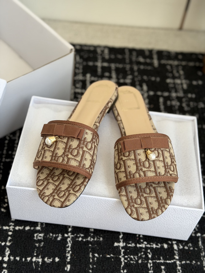 d10r sandal