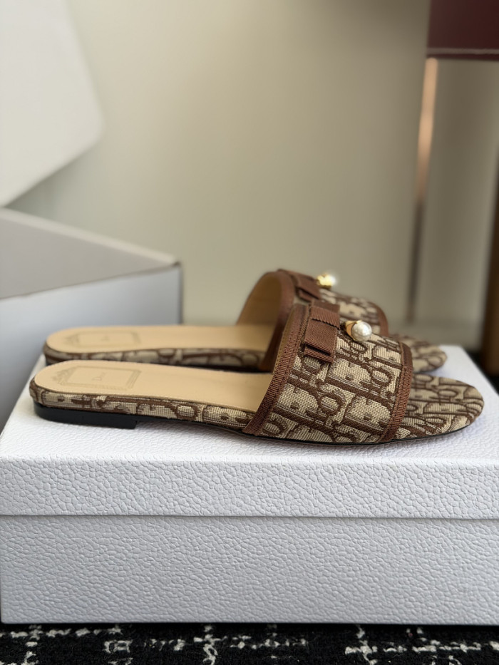 d10r sandal