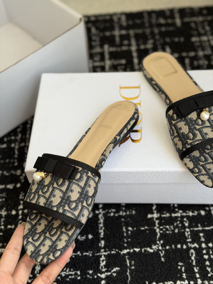 d10r sandal