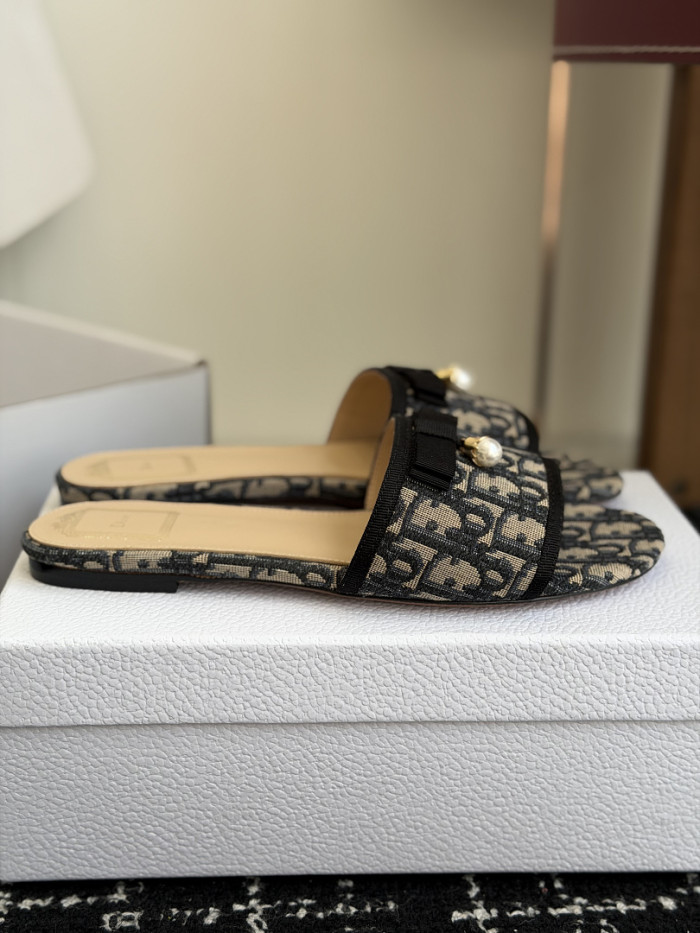 d10r sandal