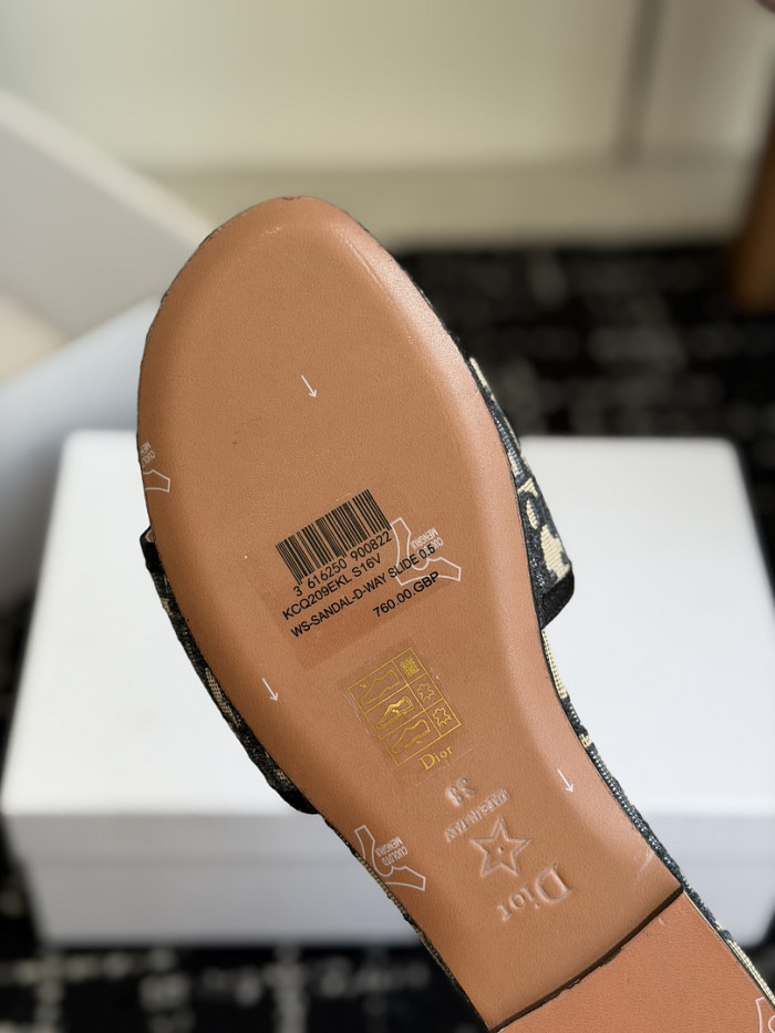 d10r sandal