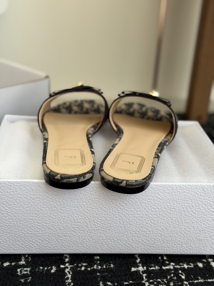 d10r sandal