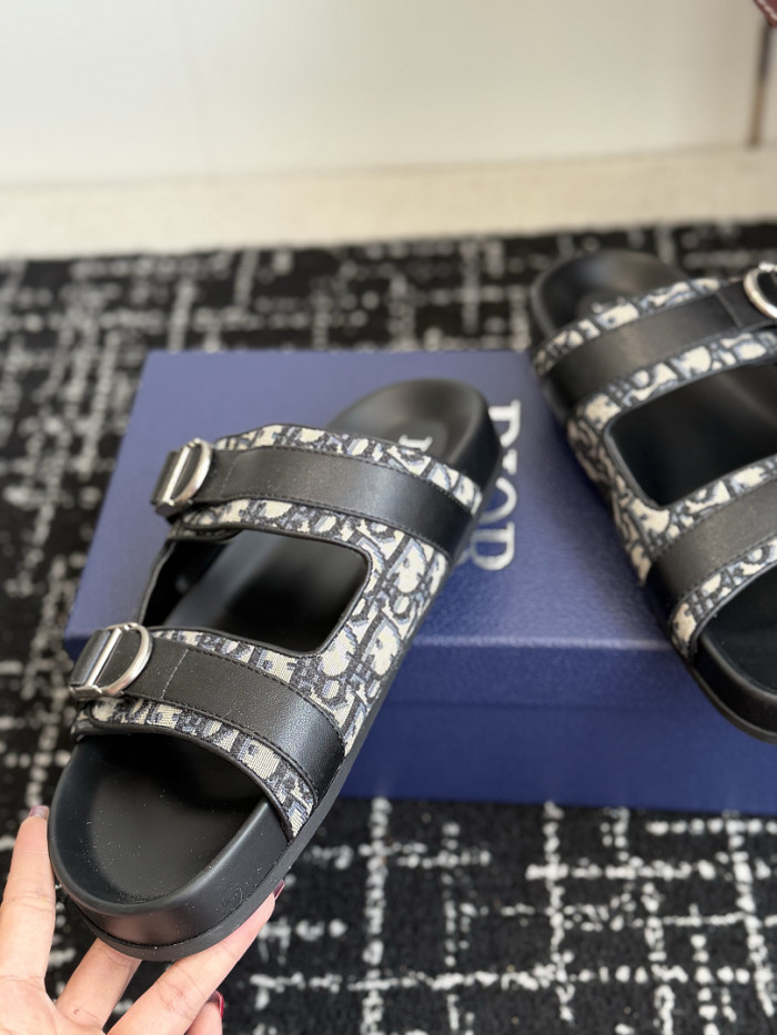 d10r sandal