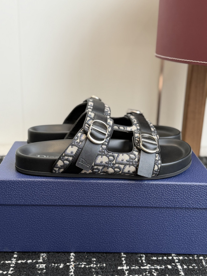 d10r sandal