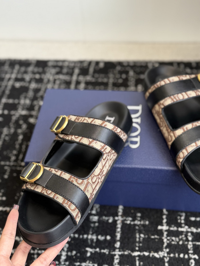 d10r sandal