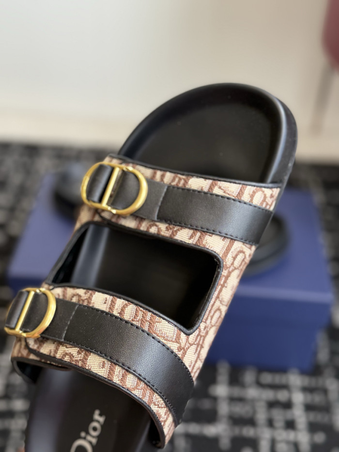 d10r sandal