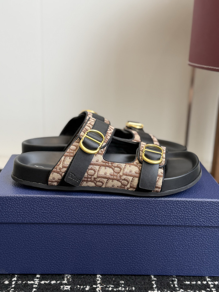 d10r sandal