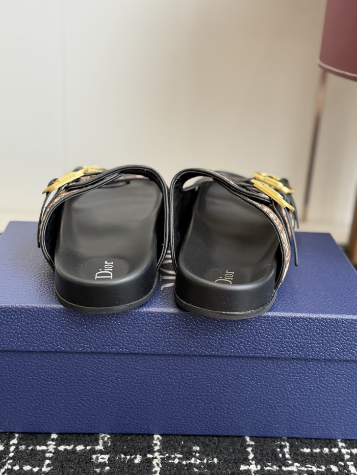 d10r sandal