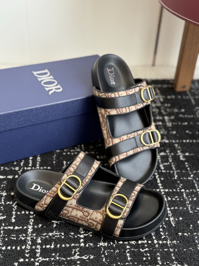 d10r sandal