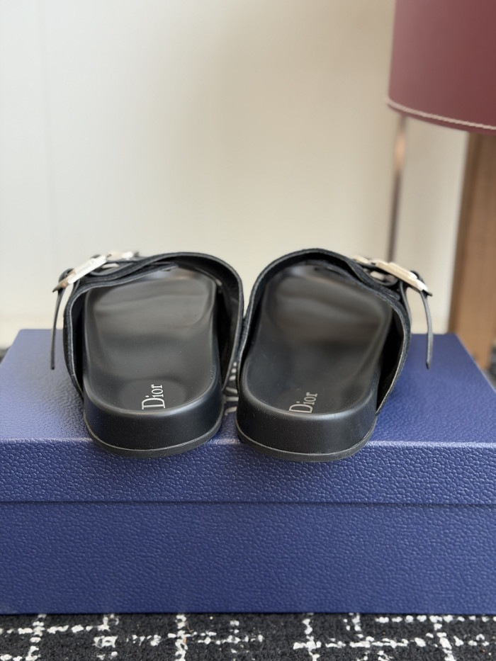 d10r sandal