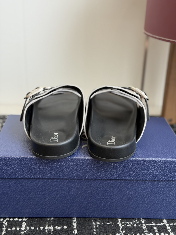 d10r sandal