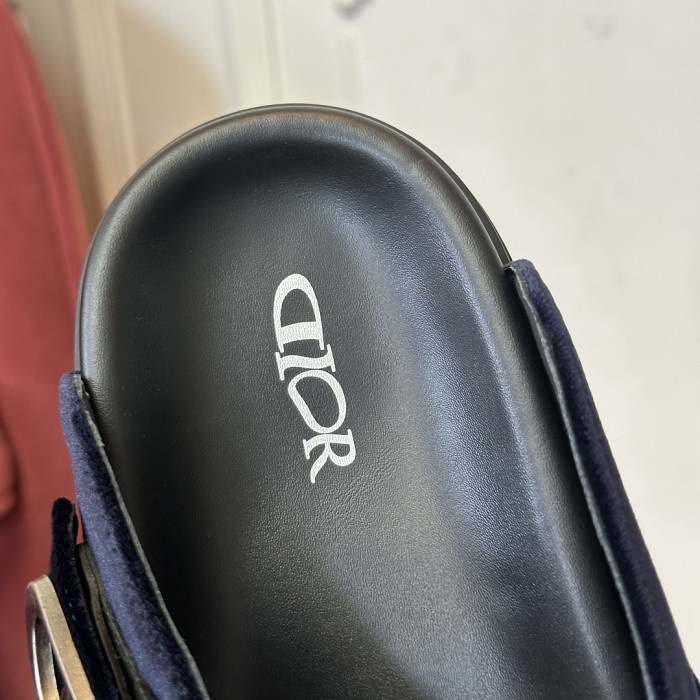 d10r sandal