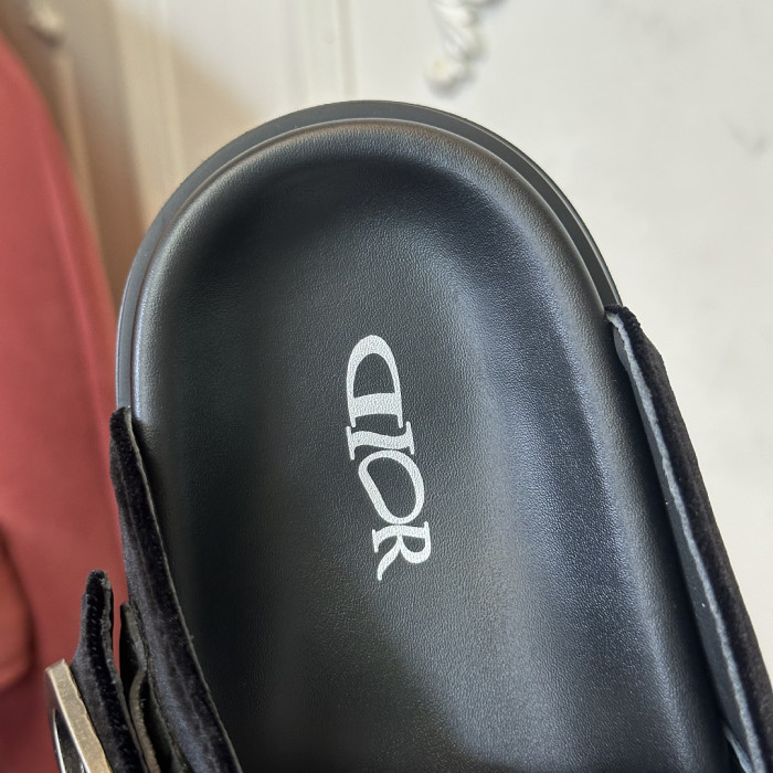 d10r sandal