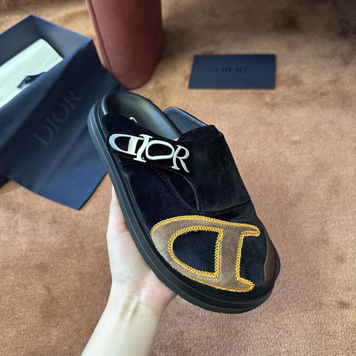 d10r sandal