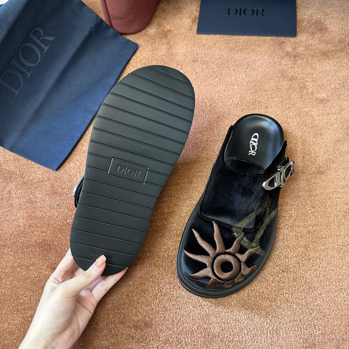 d10r sandal