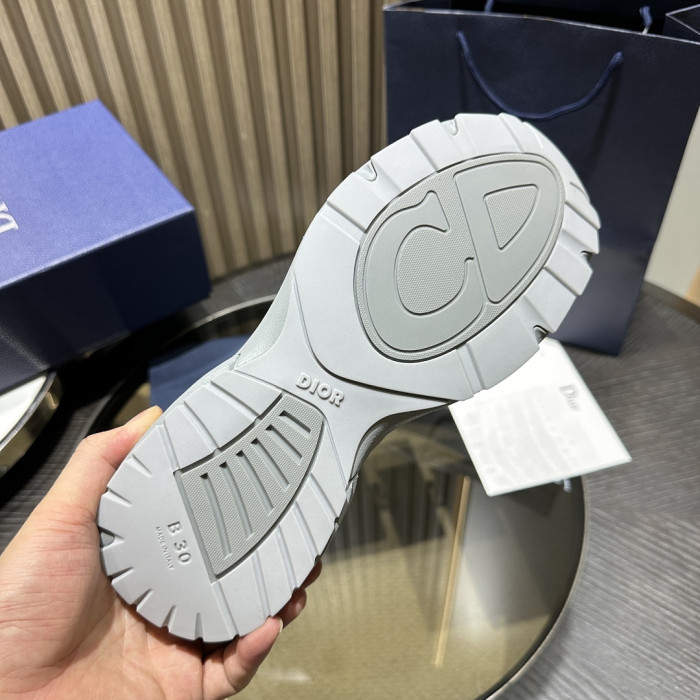 D10R SNEAKER