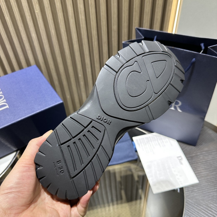 D10R SNEAKER