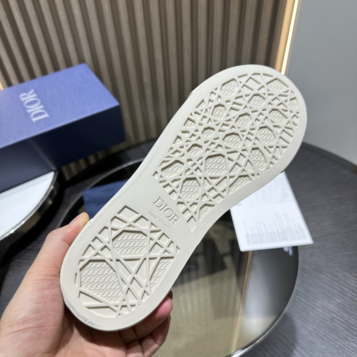 D10R SNEAKER