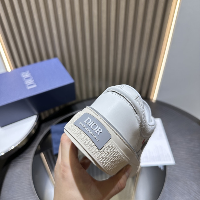 D10R SNEAKER