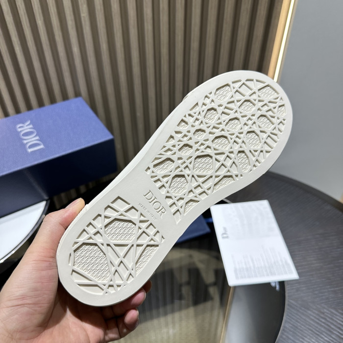 D10R SNEAKER