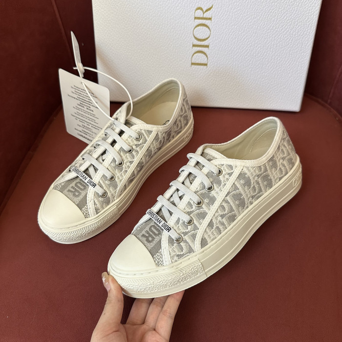 D10R SNEAKER