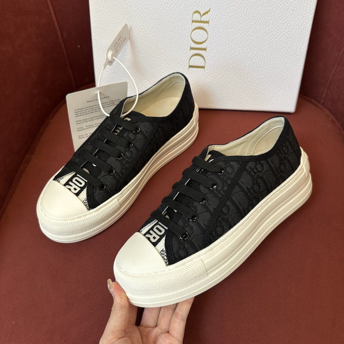 D10R SNEAKER
