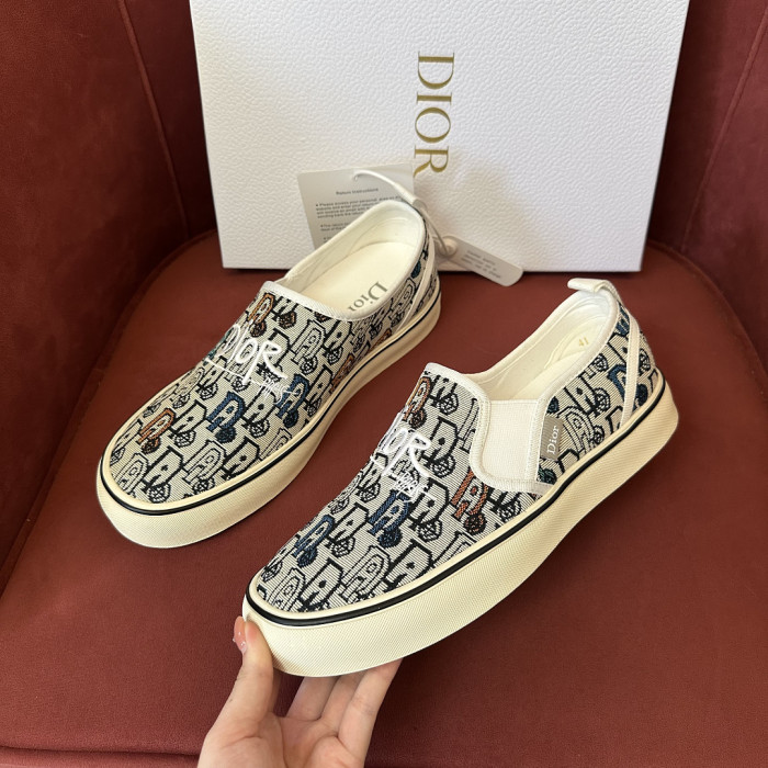 D10R SNEAKER