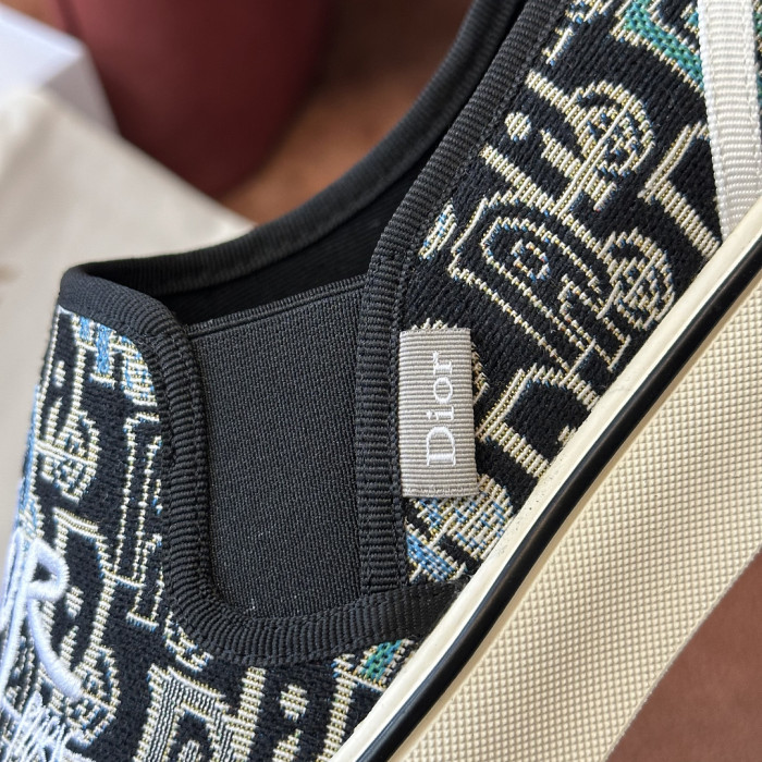D10R SNEAKER