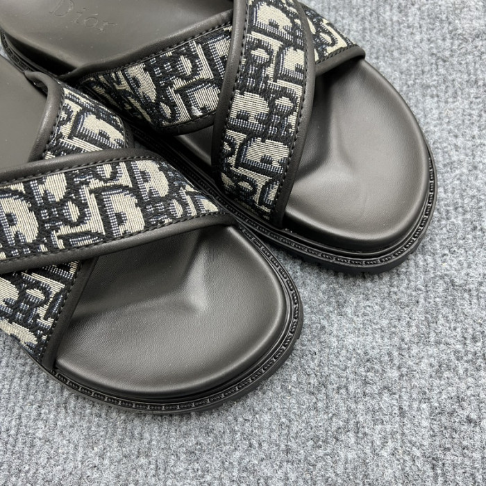d10r sandal