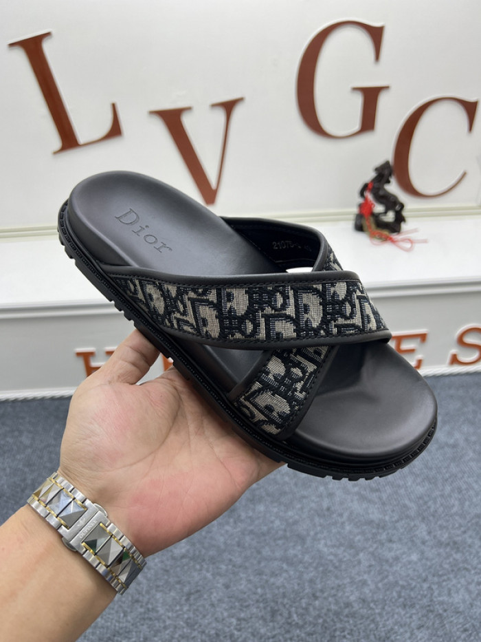 d10r sandal