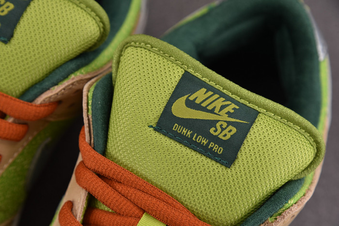 Nike SB Dunk Low Escargot  FQ7585-200