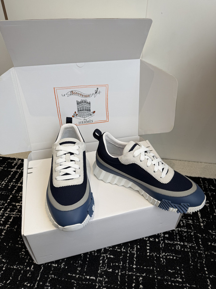 hms SNEAKER