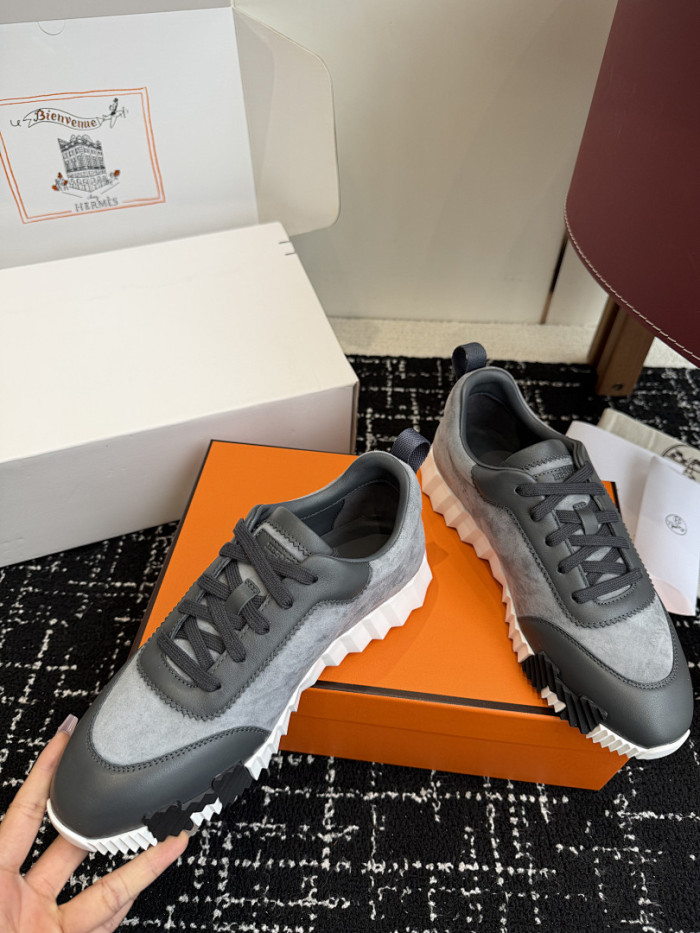 hms SNEAKER