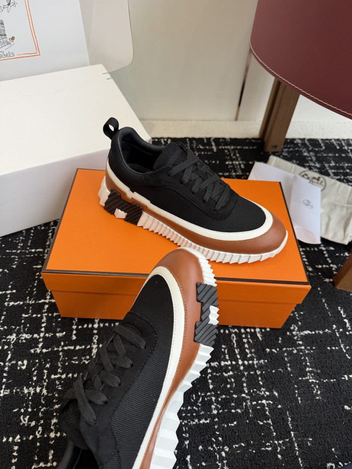 hms SNEAKER