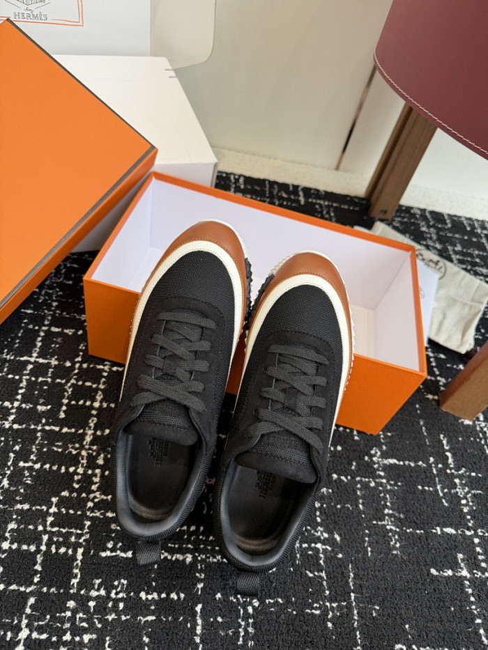 hms SNEAKER