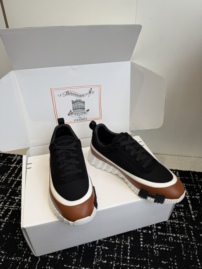 hms SNEAKER