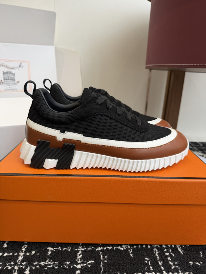 hms SNEAKER