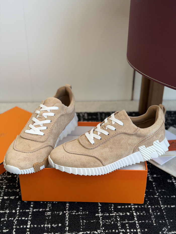 hms SNEAKER