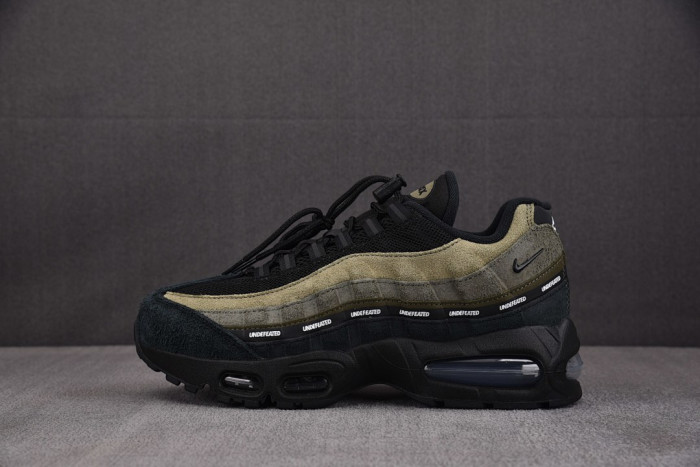 Undefeated x Nike Air Max 95 OG Big Bubble Medium Olive IB4523-200