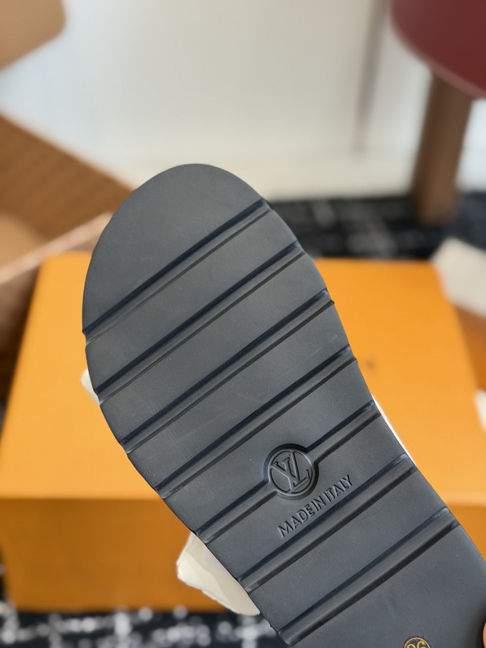 L0VT SANDAL