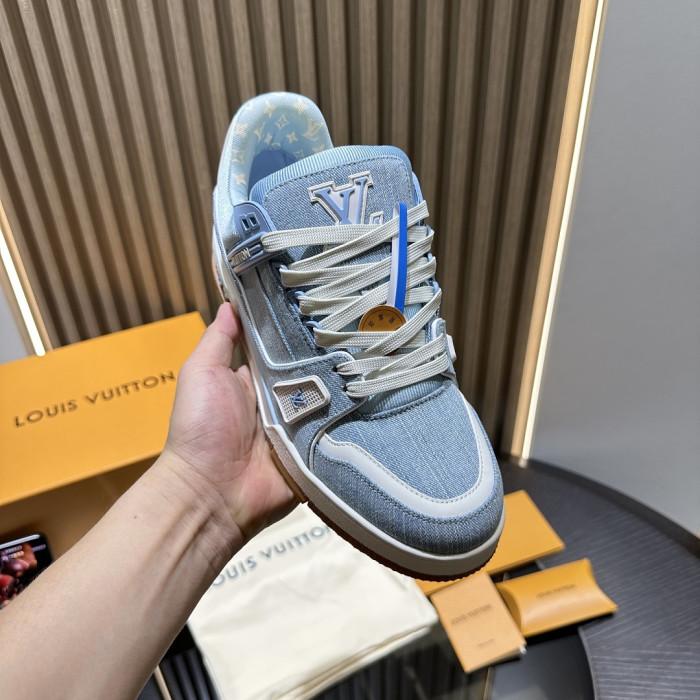 L0VT SNEAKER