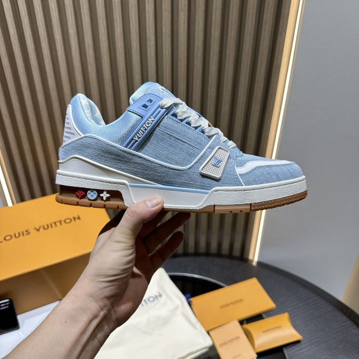 L0VT SNEAKER