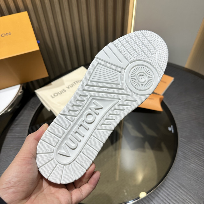 L0VT SNEAKER
