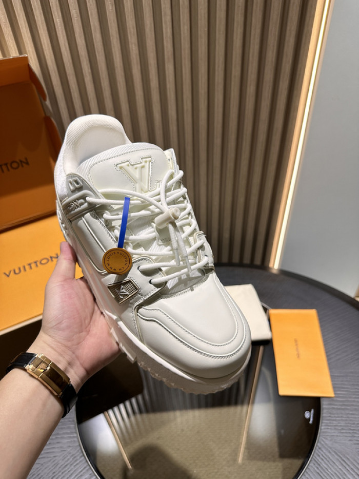 L0VT SNEAKER