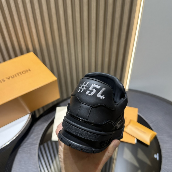 L0VT SNEAKER