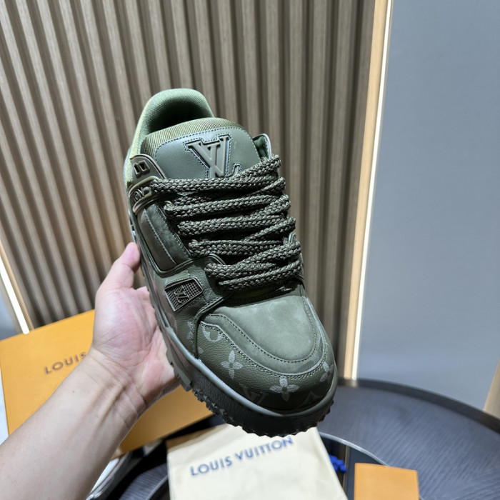 L0VT SNEAKER