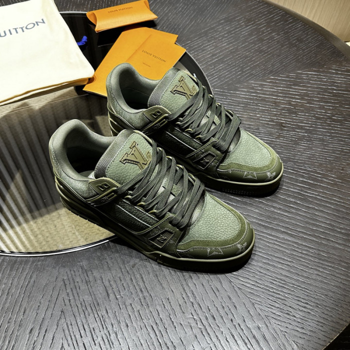 L0VT SNEAKER