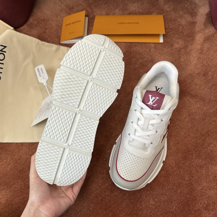 L0VT SNEAKER